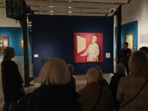 Mitglieder des Kunstvereins bei der Führung durch die Ausstellung im Schloss Gottorf mit Dr. Borges.