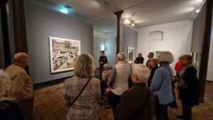 Mitglieder des Kunstvereins bei der Führung durch die Ausstellung im Schloss Gottorf mit Dr. Borges.