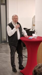 Vernissage Farbe, Form & Fantasie Bernd Wilms Bernd Wilms hält eine Ansprache