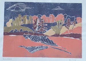 Holzschnitt einer stilisierten Landschaft, gestaltet aus Blättern in den Farben altrosa, braun, beige und dunkelblau für den Himmel.