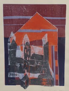 Ein Zustandsdruck einer Häuseransicht in den Farben bordeaux, orange und dunkelblau von Karin Palisaar.