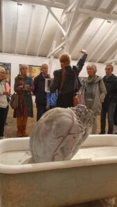 Nordart 2025 Foto: Meike Roos Ausstellungshalle Nordart mit Besuchern.