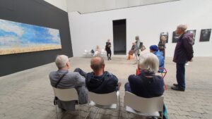 Nordart 2025 Foto: Meike Roos Ausstellungshalle Nordart mit Besuchern.