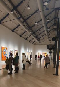 Mitglieder des Kunstvereins in der Daniel Richter Ausstellung.